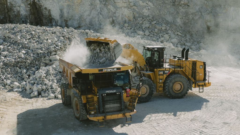 Aggregate quarry and materials processing plant